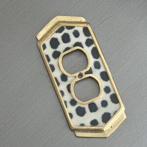Cheetah Outlet Cover